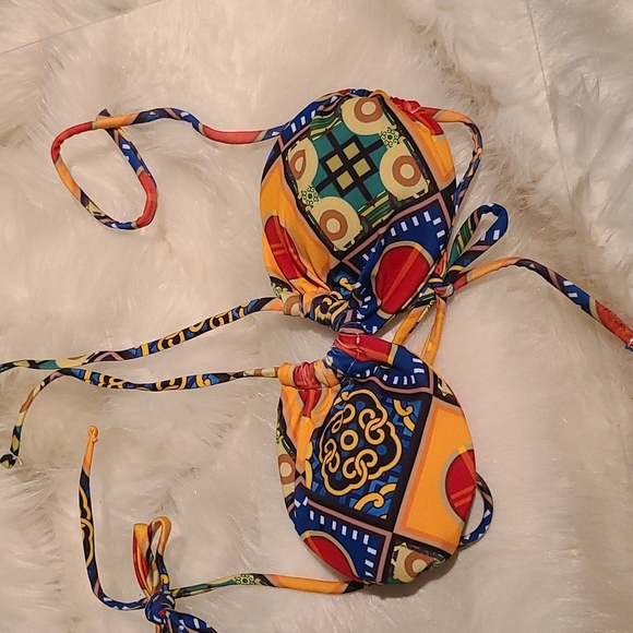 Bikini - Picture 3 of 7